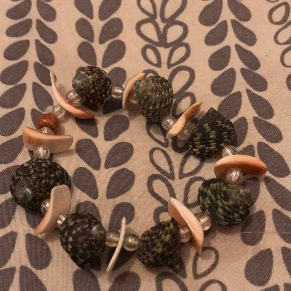 Shell bracelet - Picture 2 of 2